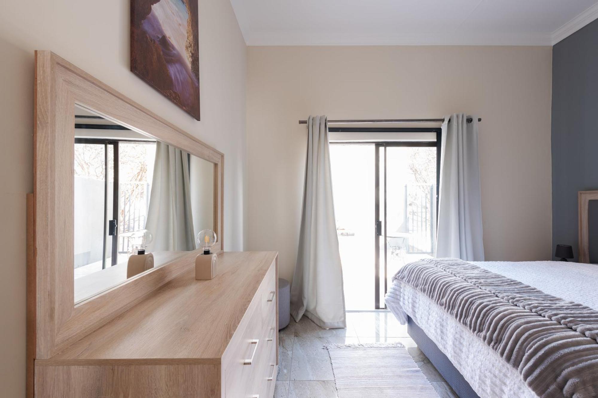 Evans Village - Apartments & Spa Йоханесбург Екстериор снимка