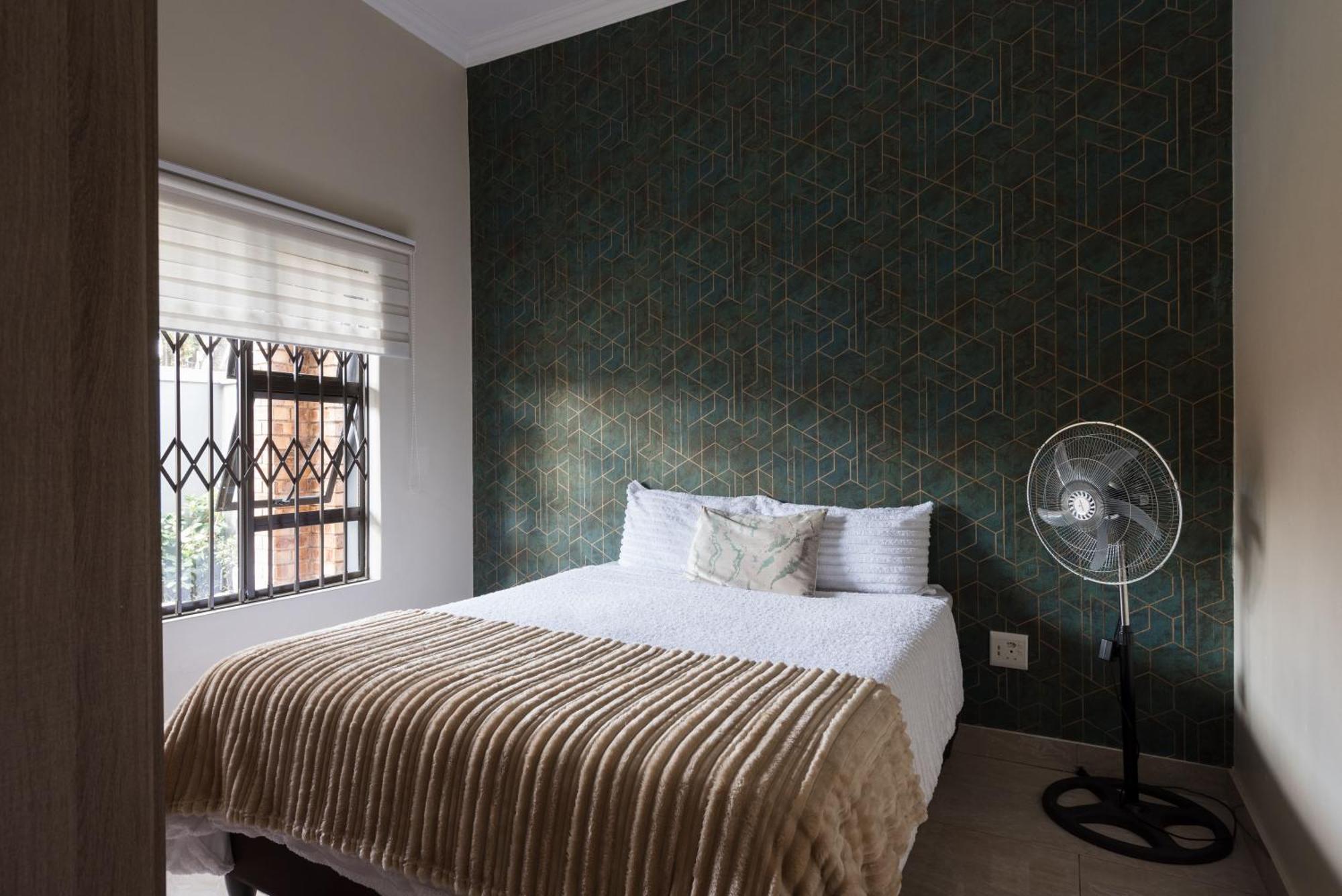 Evans Village - Apartments & Spa Йоханесбург Екстериор снимка
